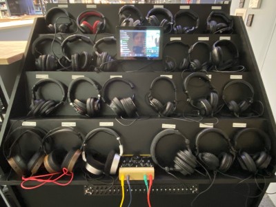 Test headphones in our demo room – Experience before you buy