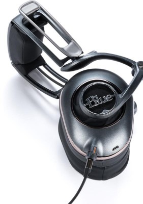 Mix-fi powered hi-fidelity headphones with audiophile amplifier