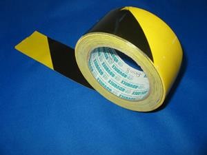 (18) Kleefband markering PVC 50MM x 33M AT8H Yellow/ Black