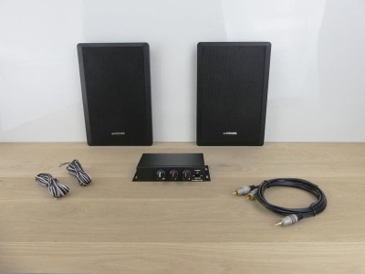 2 platte 40W muur speakers (zwart) en mini-versterker 2x40W